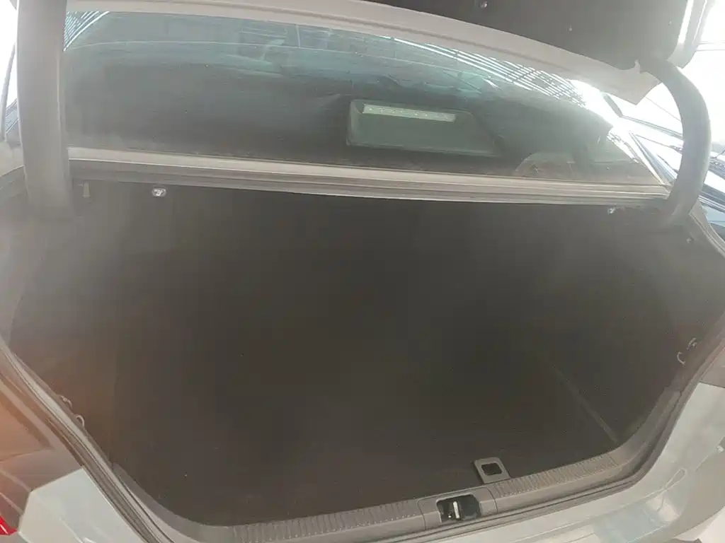 Photo 19 - Toyota Camry