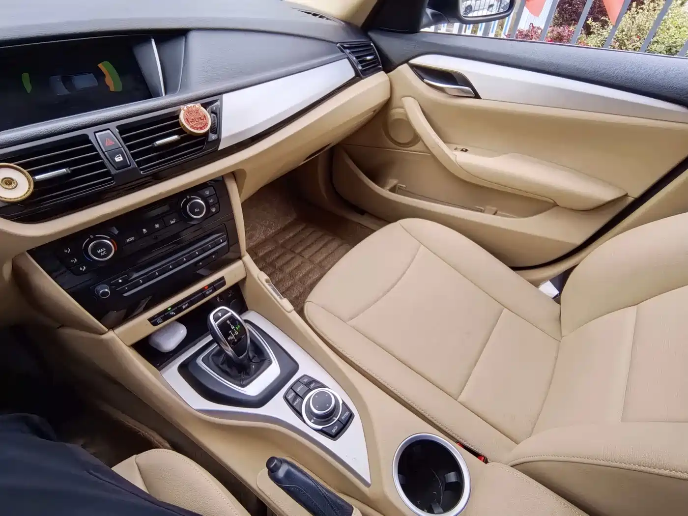 BMW X1 2014 sDrive18i Leading Edition фото 7