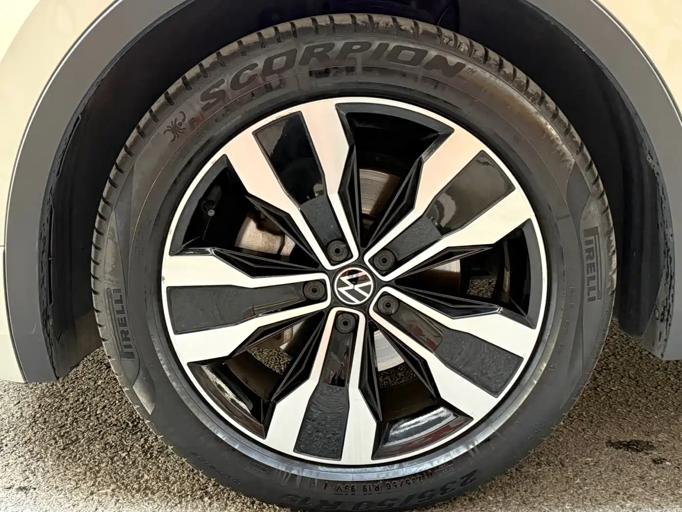 Volkswagen Tiguan L 2022 330TSI Automatic 2WD R-Line Flagship Edition фото 25