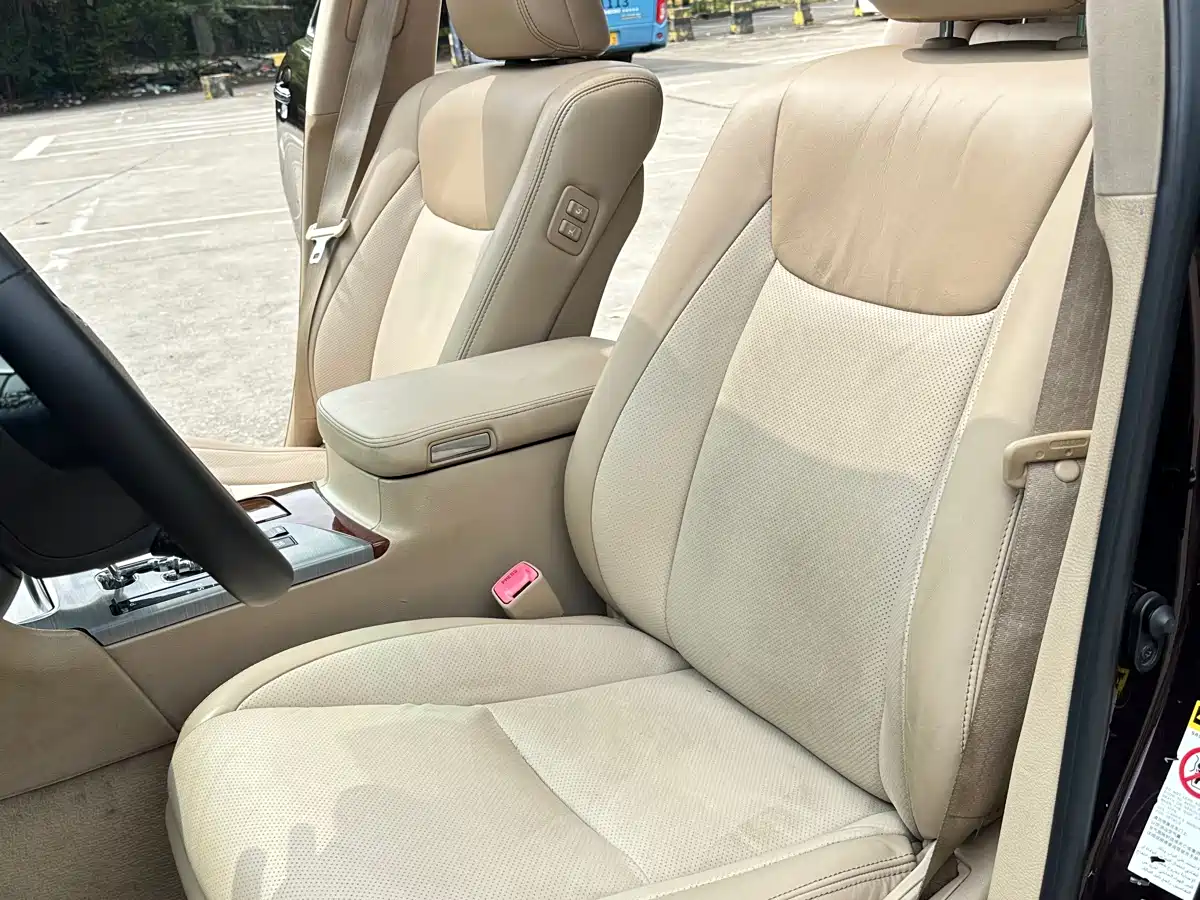 Toyota Crown 2012 2.5L Royal Leather Edition фото 10