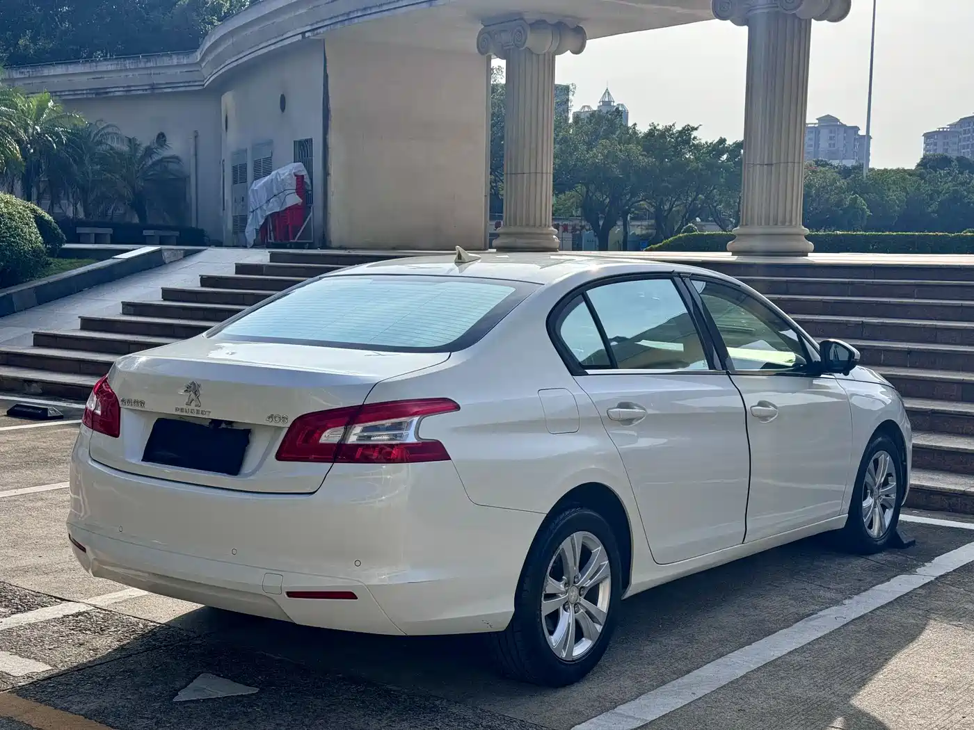 Peugeot 408 2014 1.8L Manual Leading Edition фото 9