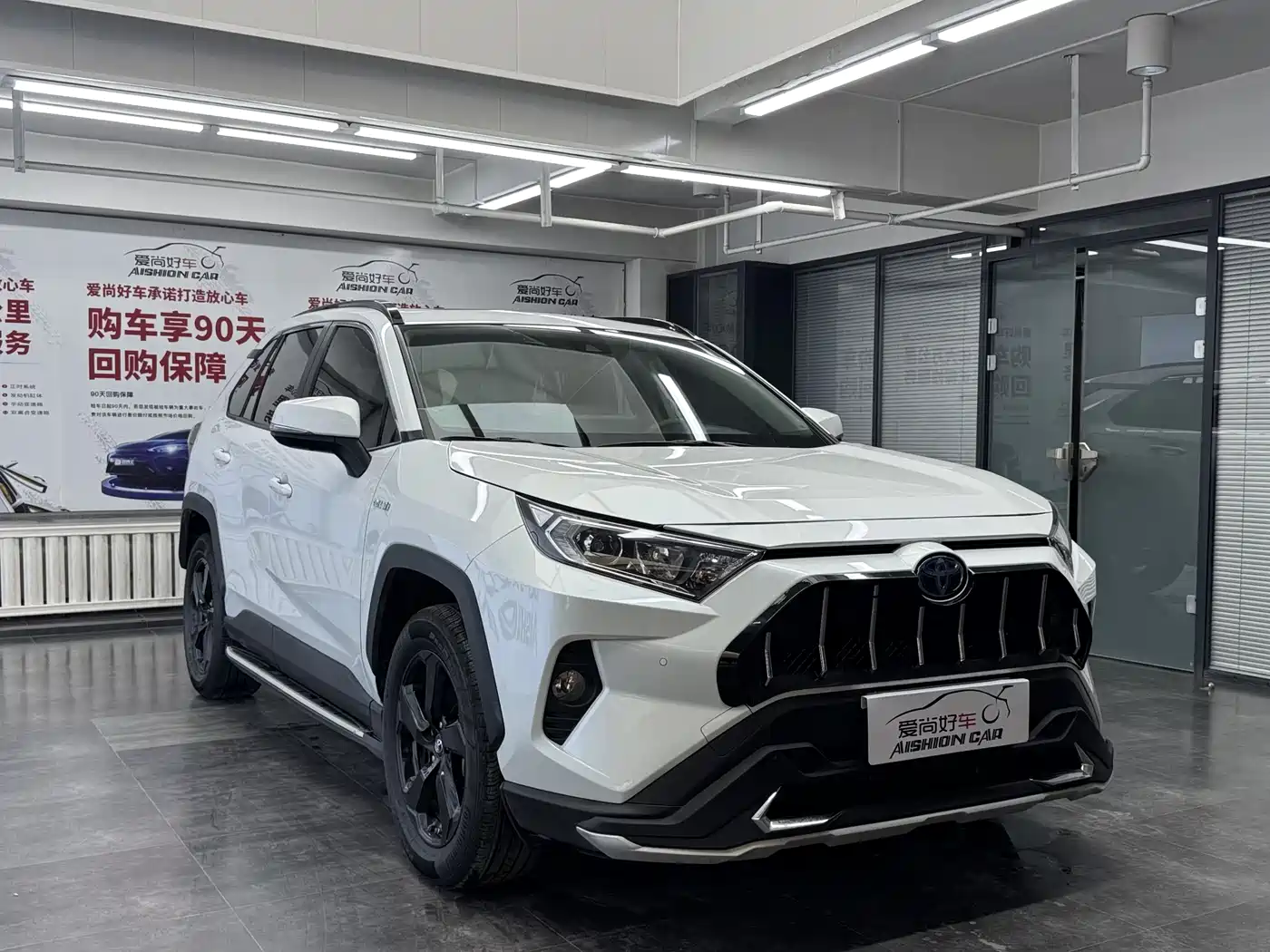 Toyota RAV4 Rongfang 2021 Hybrid 2.5L E-CVT AWD Elite PLUS Edition фото 3