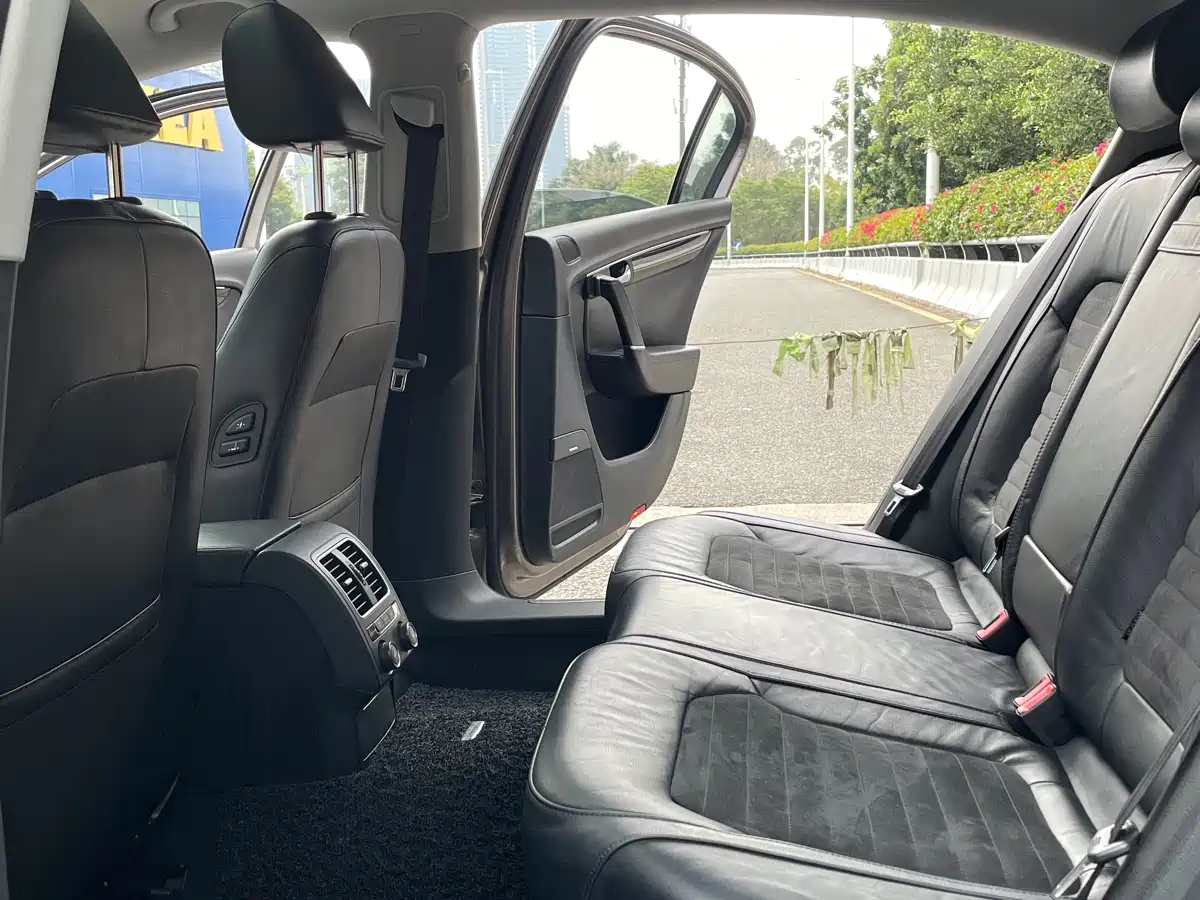 Volkswagen Magotan 2013 2.0TSI Premium фото 12