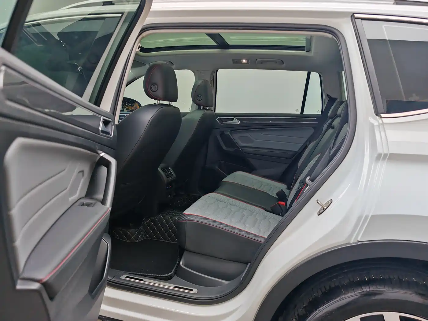Volkswagen Tiguan L 2023 330TSI Auto 2WD R-Line Flagship Edition фото 17