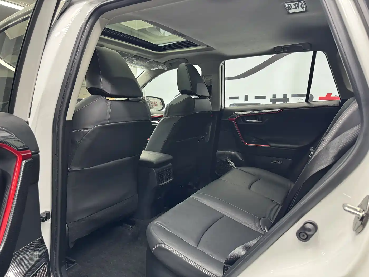 Toyota RAV4 Rongfang 2021 Hybrid 2.5L E-CVT AWD Elite PLUS Edition фото 13
