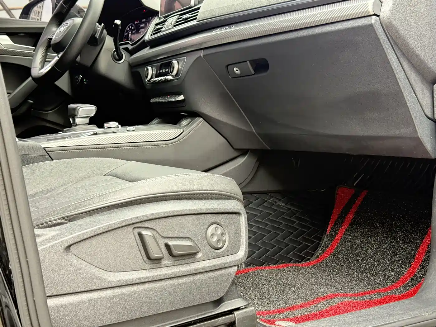 Audi Q5L 2020 Facelift 40 TFSI Honor Fashion фото 34