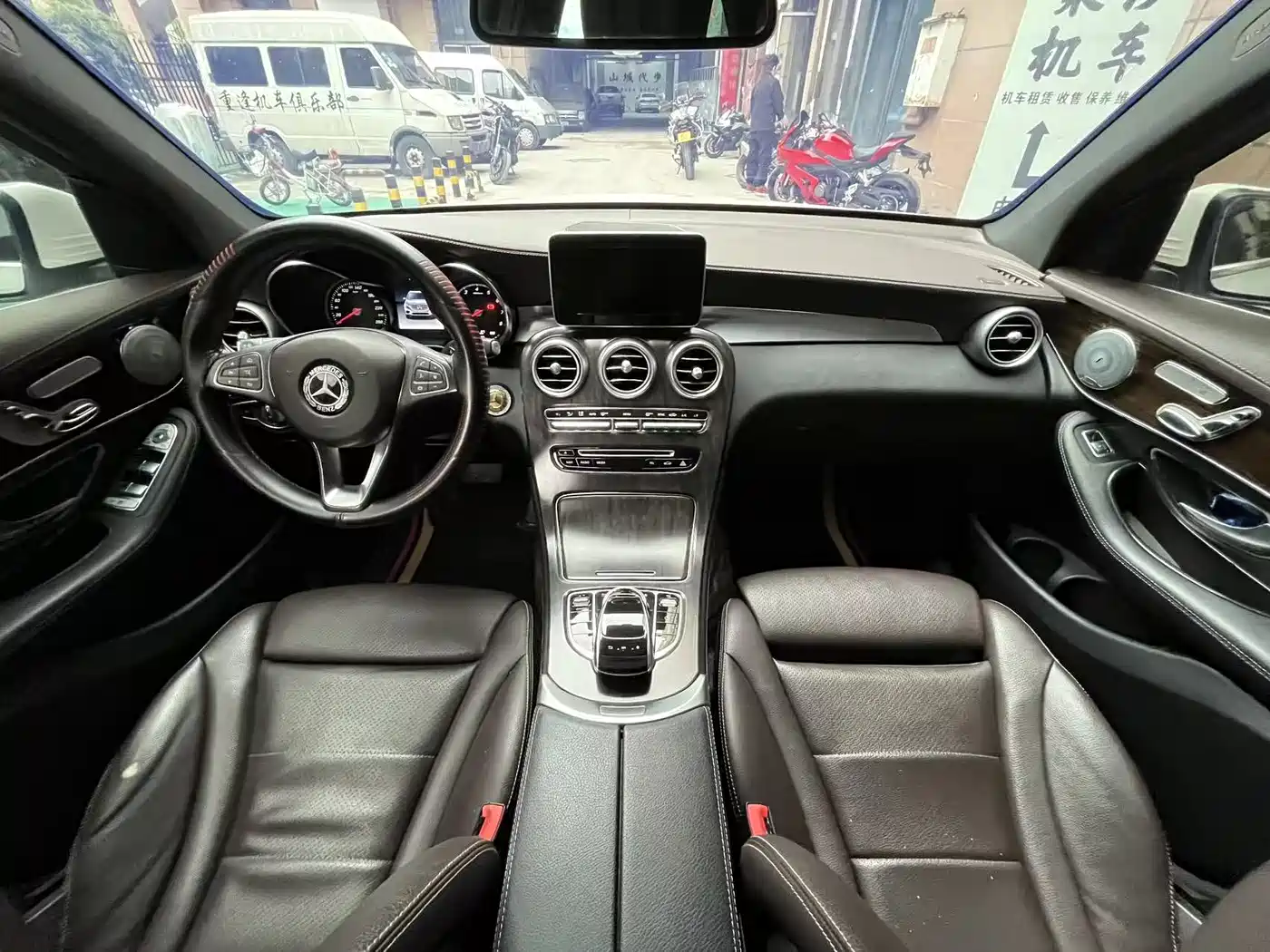 Mercedes-Benz GLC 2019 Facelift GLC 260 L 4MATIC Luxury фото 8