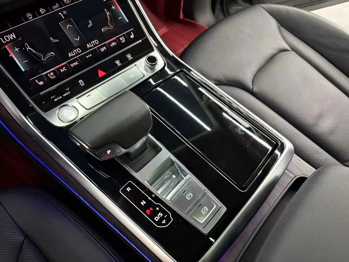 Фото 10 - Audi Q8