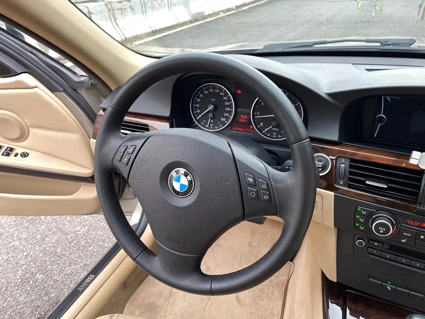 BMW 3 Series (Import) 2010 320i Luxury фото 9