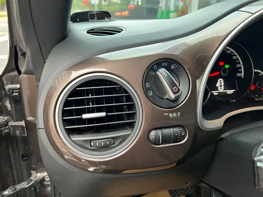 Volkswagen Beetle 2014 1.2TSI Fashion Edition фото 9