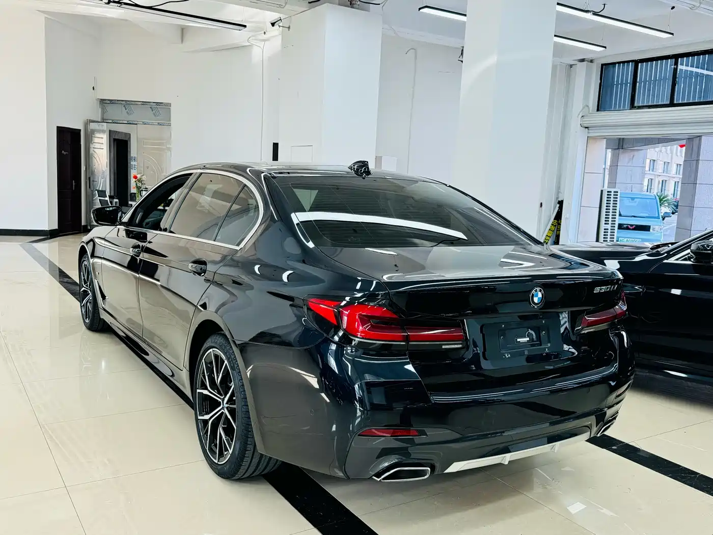 BMW 5 Series 2023 530Li Premium M Sport Package фото 12
