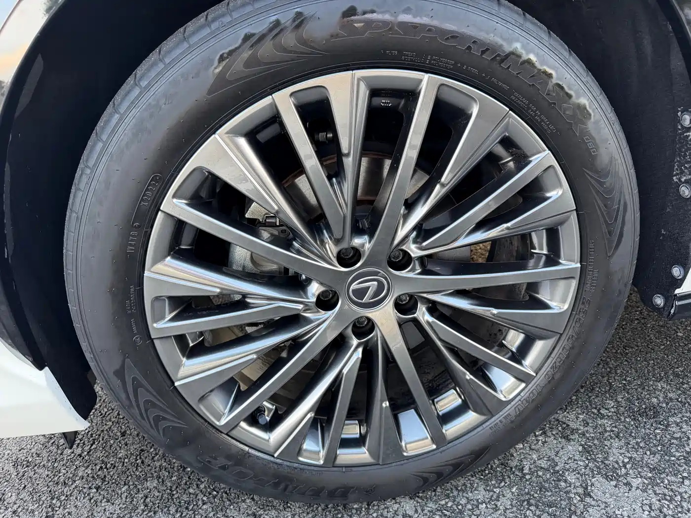 Lexus RZ 2023 450e 4WD Premium фото 14