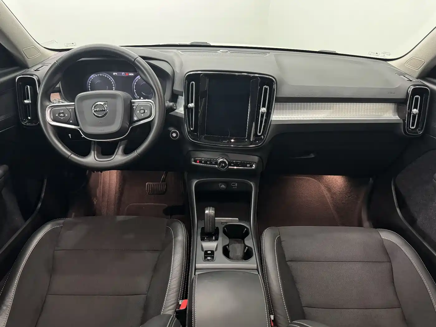Фото 7 - Volvo XC40
