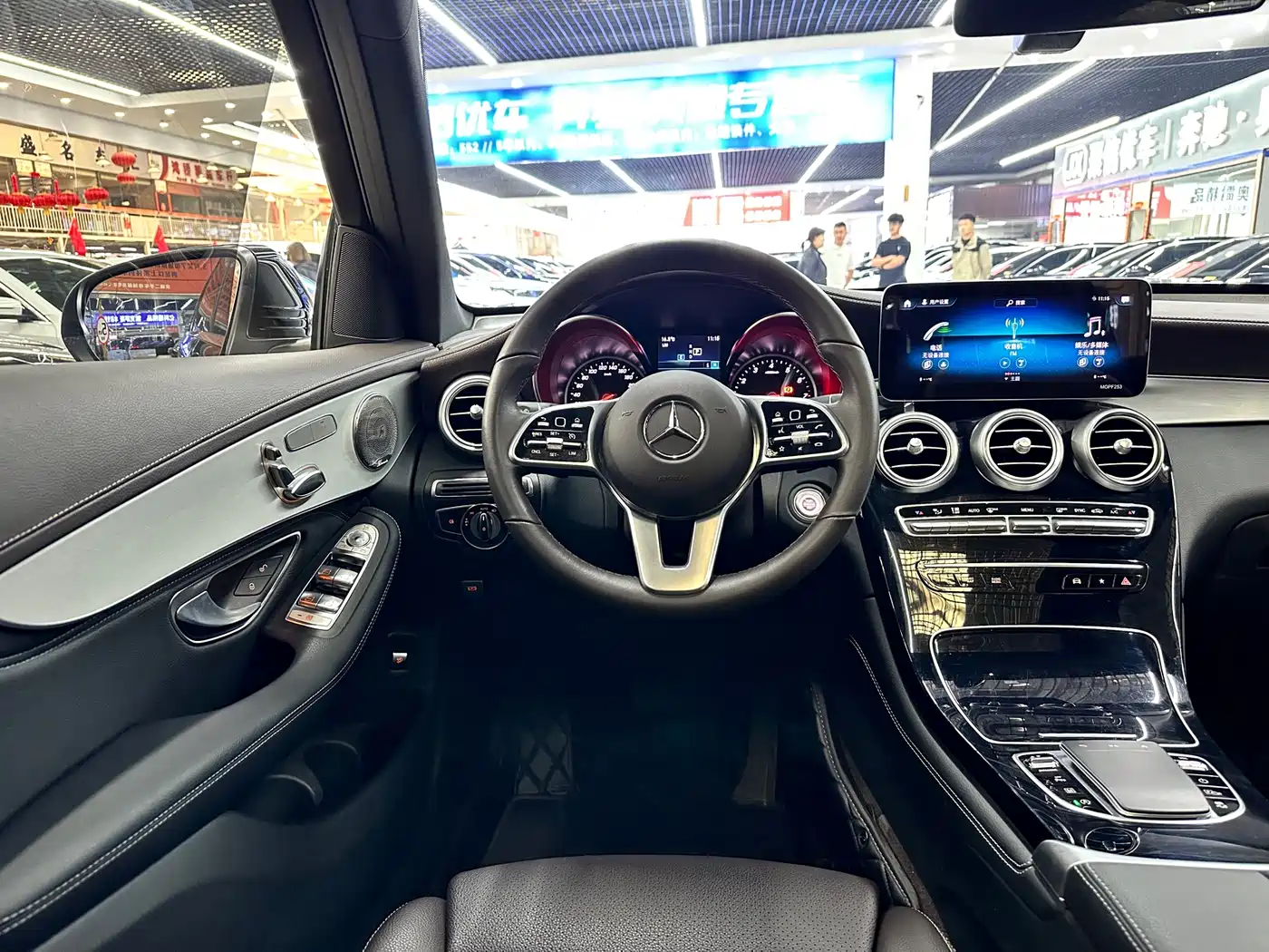 MERCEDES-BENZ GLC