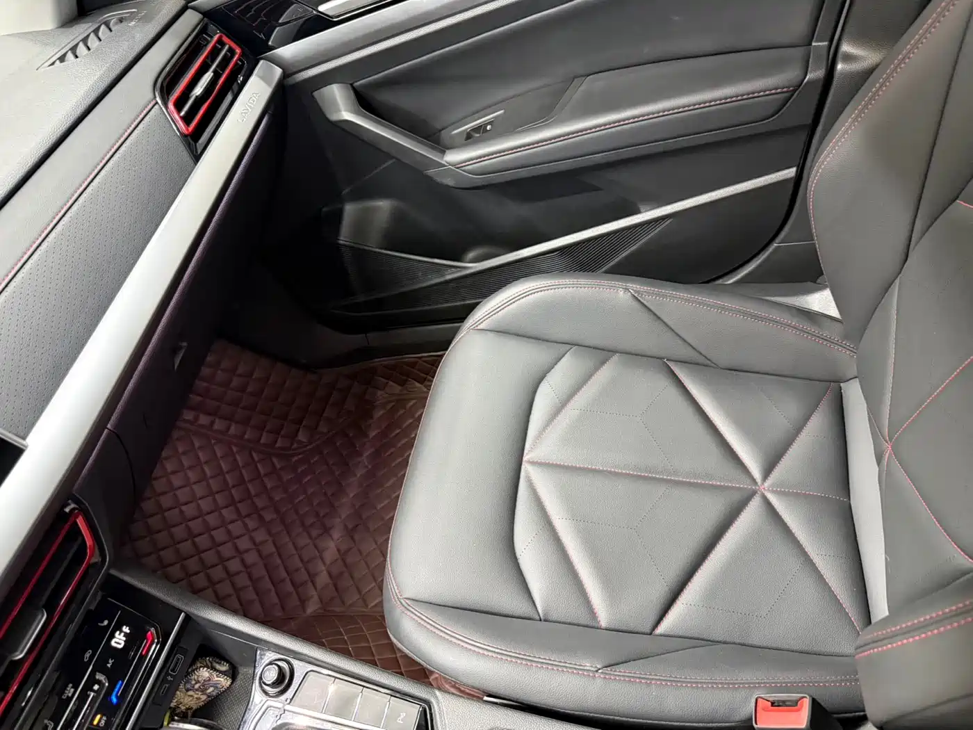 Volkswagen Lavida 2023 Model 280TSI DSG Starlight Eternal Edition фото 13