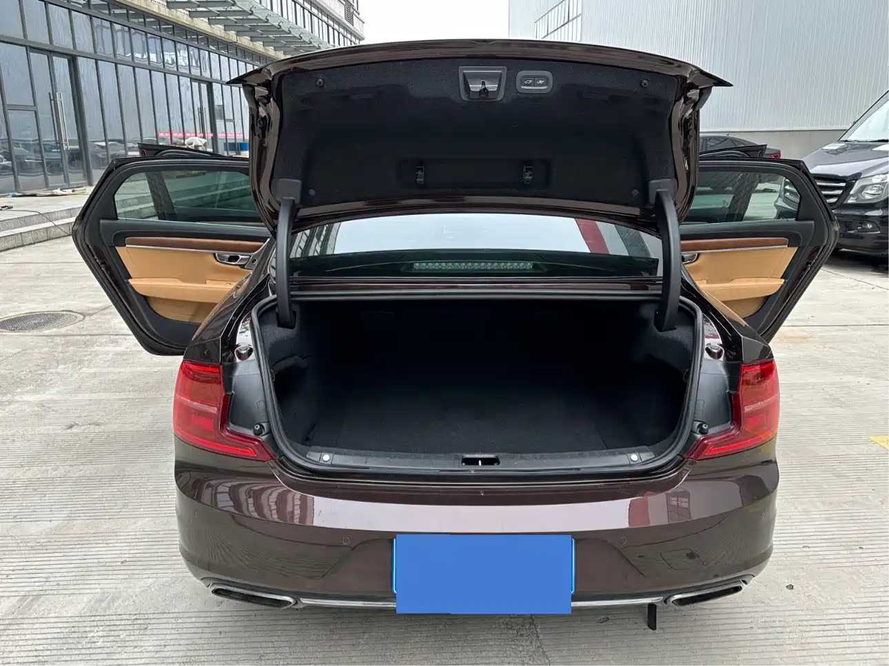 Photo 8 - Volvo S90