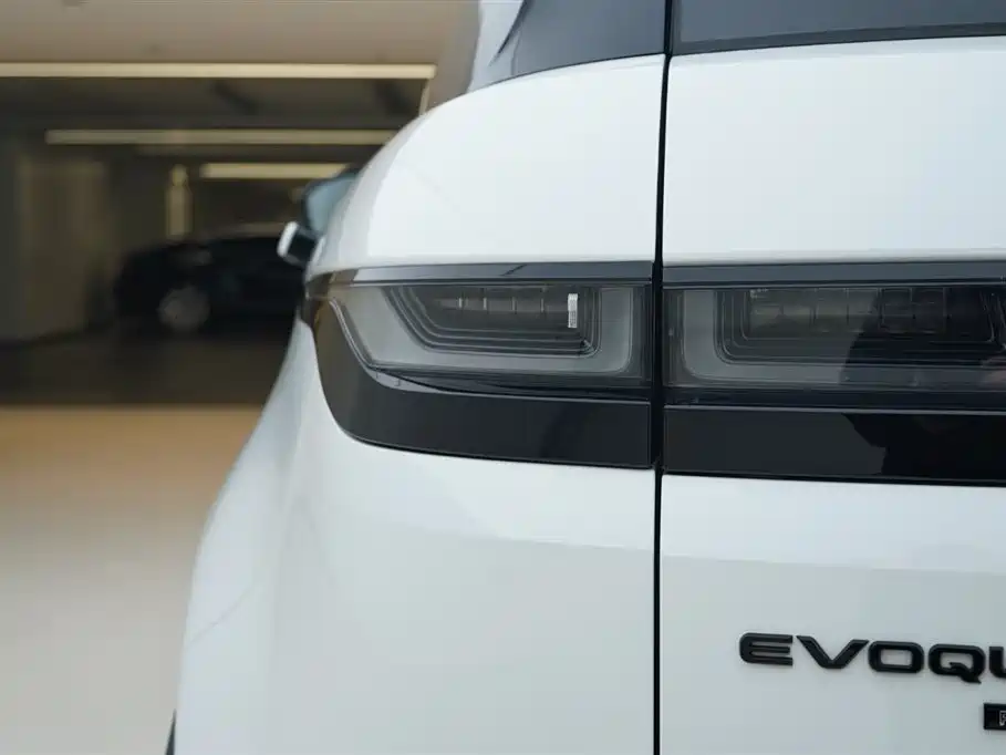 Land Rover Range Rover Evoque 2023 Range Rover Evoque L 249PS Luxury Edition фото 16