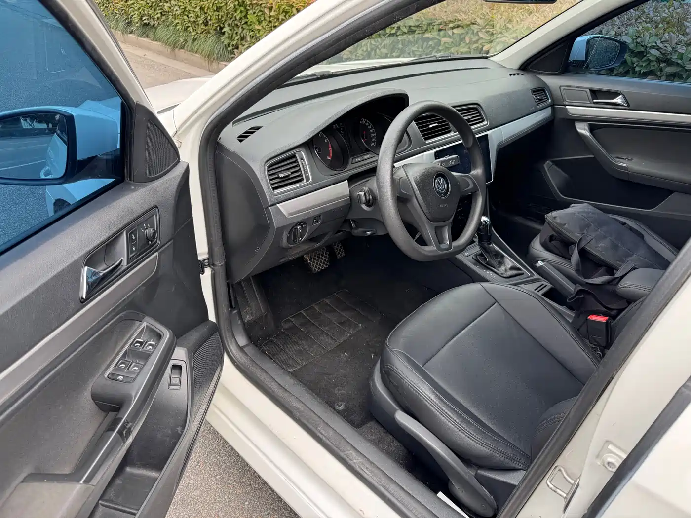 Volkswagen Lavida 2017 1.6L Automatic Trend Edition фото 16