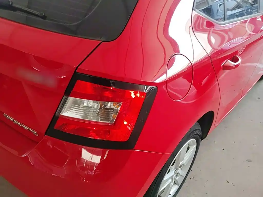 Škoda Fabia 2018 2017 1.4L Auto Car Enjoy Edition