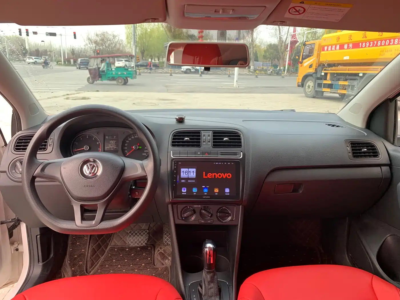 Volkswagen Polo 2016 1.4L Automatic Trend фото 8