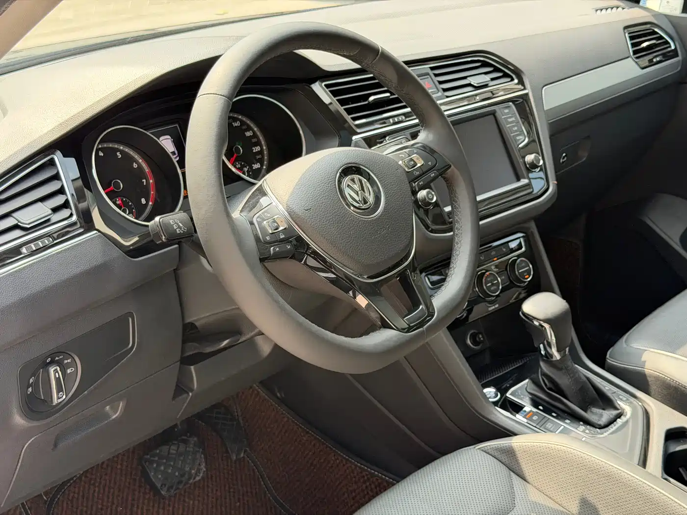 Volkswagen Tiguan L 2017 330TSI Automatic 2WD Flagship Edition фото 9