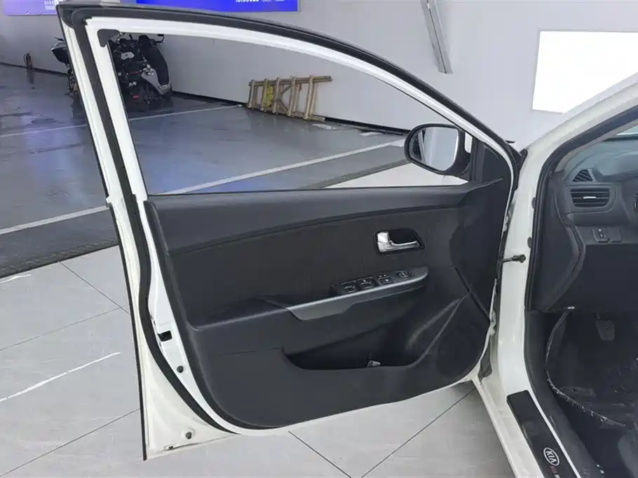 Kia K2 2015 Sedan 1.4L MT GLS фото 7