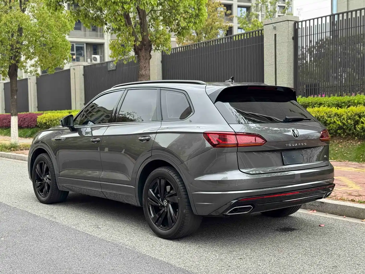VOLKSWAGEN TOUAREG