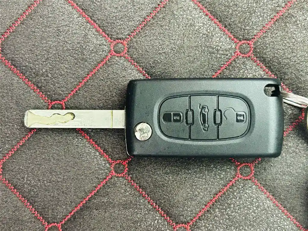 Peugeot 408 2013 2.0L Automatic Comfort Edition фото 13