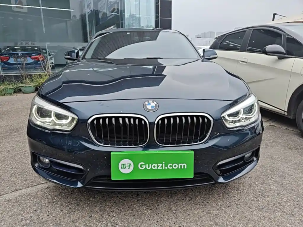 Photo 3 - BMW 1 Series (Import)