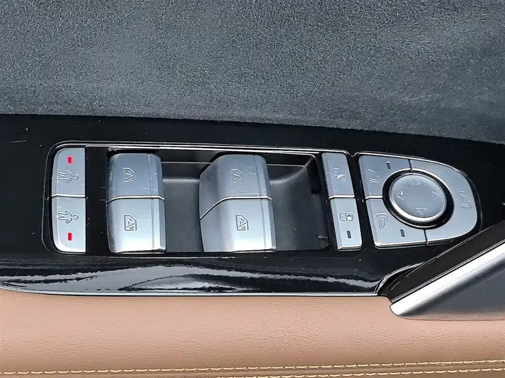 BYD Tang New Energy 2021 DM-i 112KM Honor фото 9