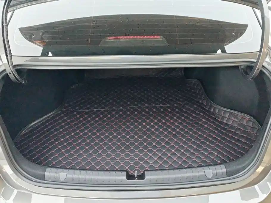 Фото 4 - Geely Emgrand