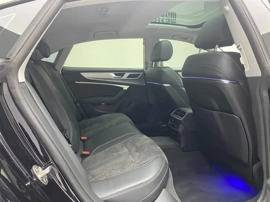 Audi A7L 2024 45 TFSI Luxury фото 22