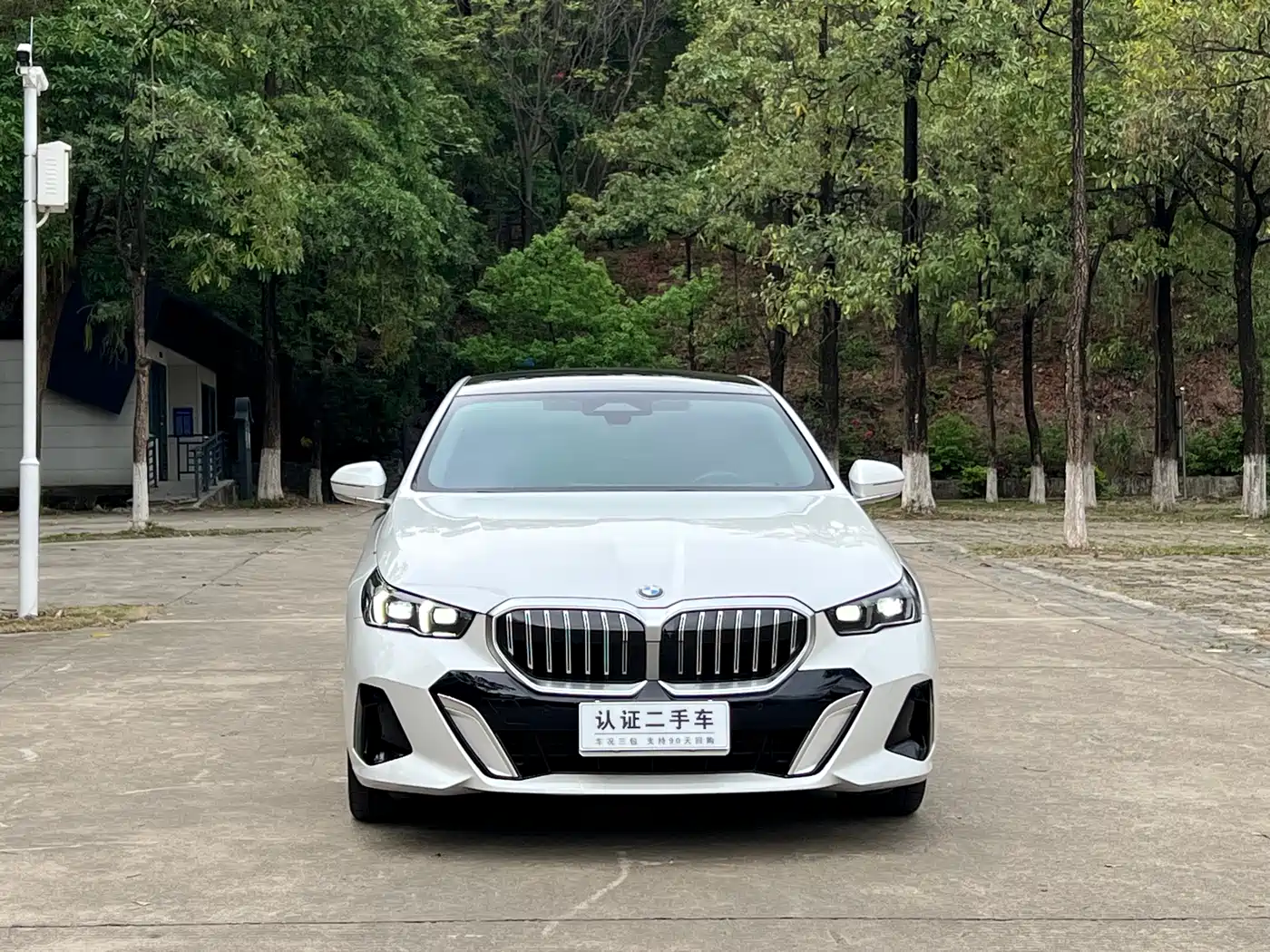 BMW 5 Series 2024 530Li Leading M Sport Package фото 2