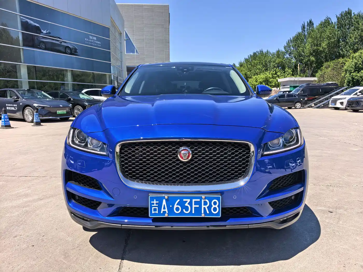 Фото 2 - Jaguar F-PACE