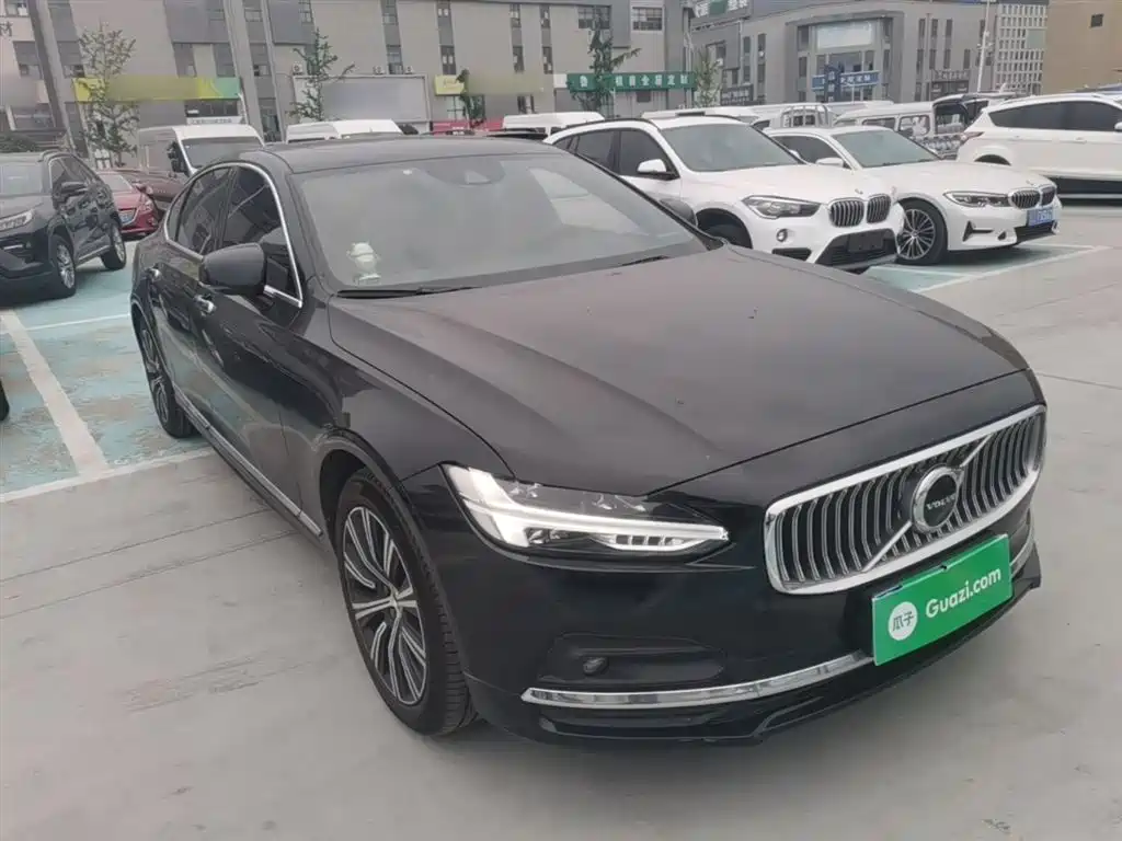 VOLVO S90