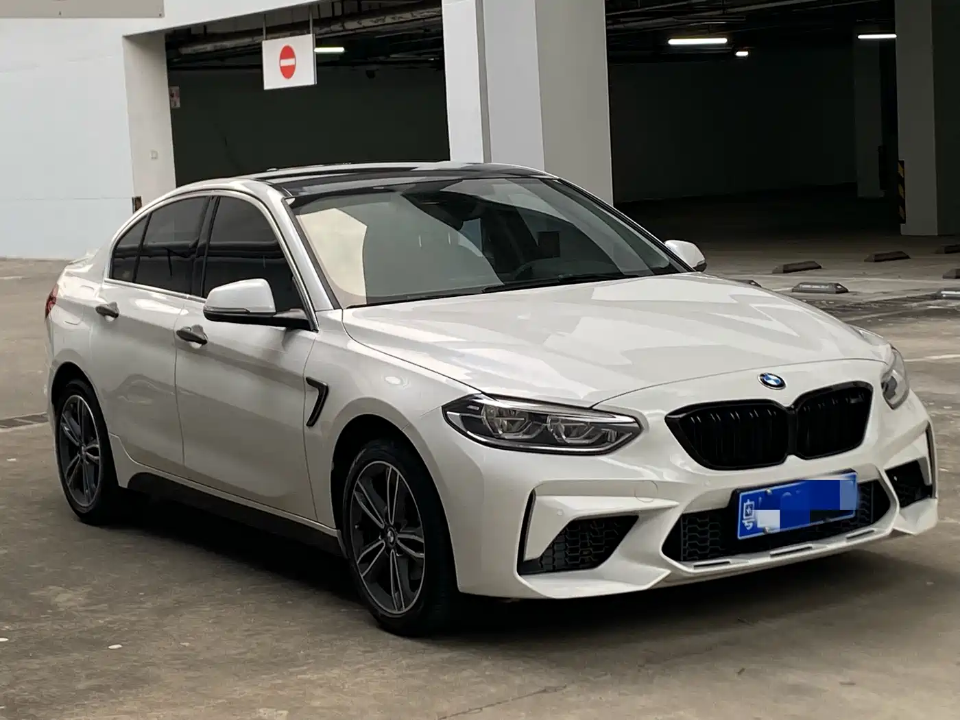 BMW 1 Series 2019 118i Fashion Edition фото 3