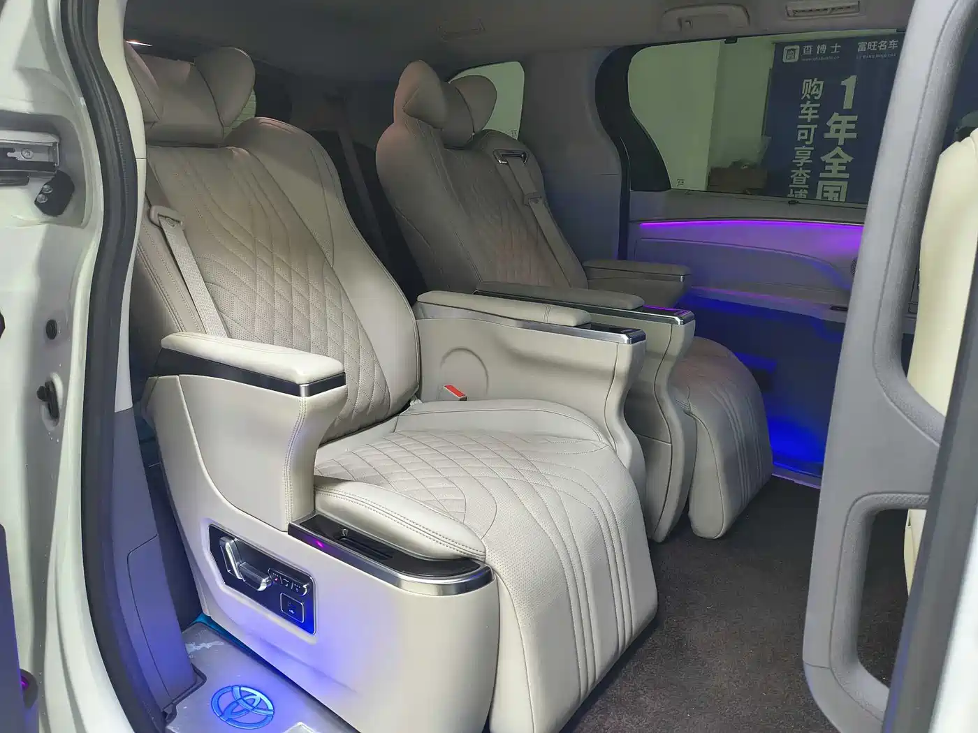 Toyota Granvia 2023 2.5L Hybrid Comfort Edition фото 21