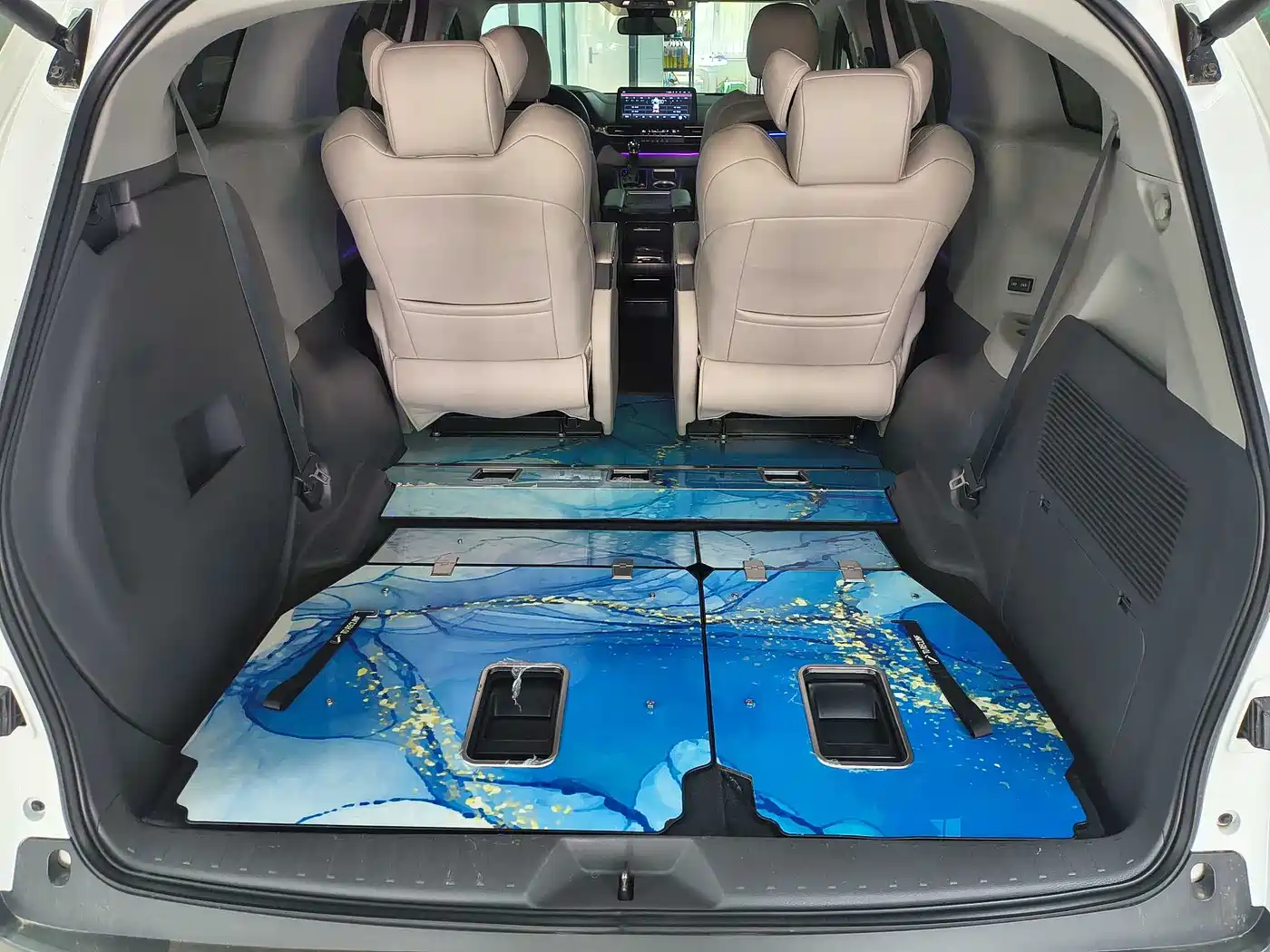 Toyota Granvia 2023 2.5L Hybrid Comfort Edition фото 26