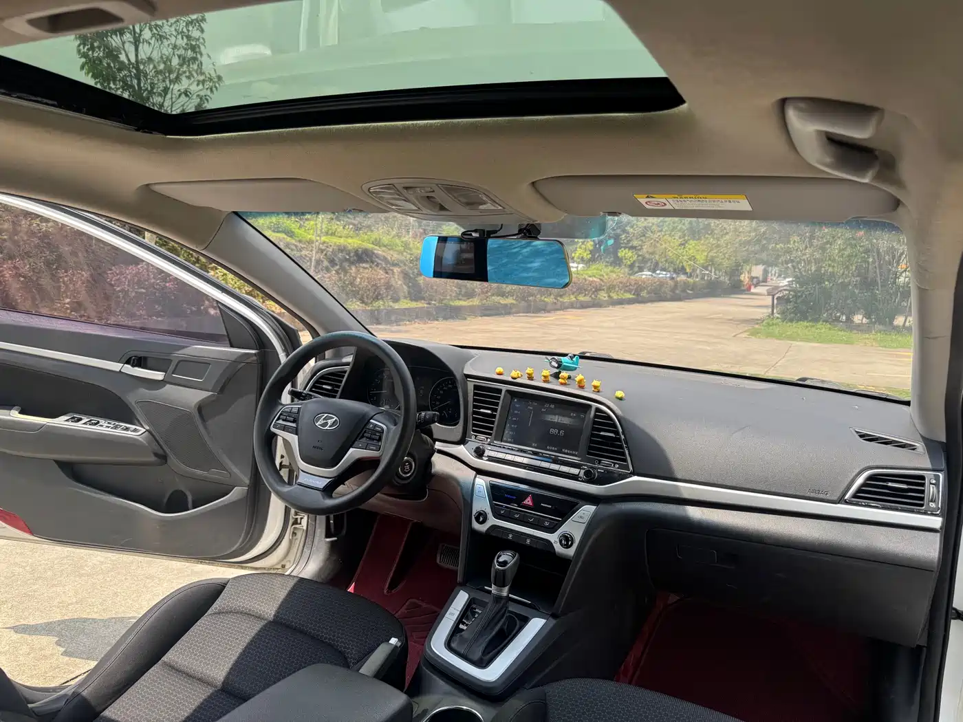 Hyundai Elantra 2016 Model 1.6L Automatic Smart Elite фото 11
