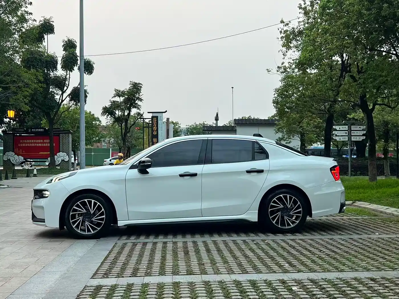 Lynk & Co 03 2021 2.0TD Auto Jin Pro фото 7