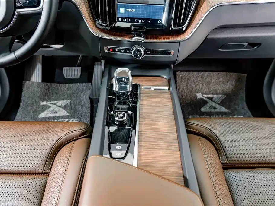 Volvo XC60 Plug-in Hybrid 2025 2025 Plug-in Hybrid Long Range AWD Zhiya Luxury Edition