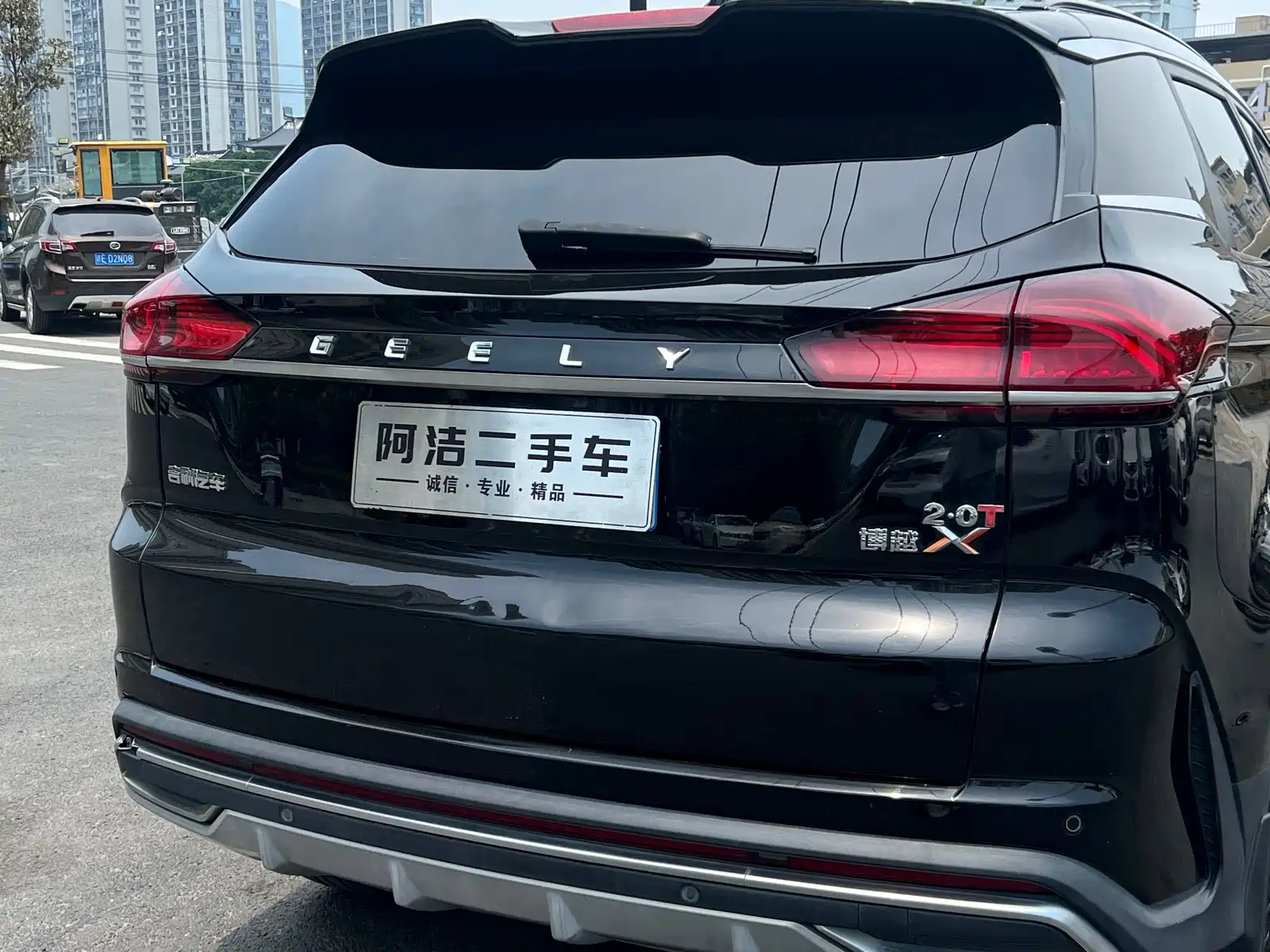 Фото 24 - Geely Atlas