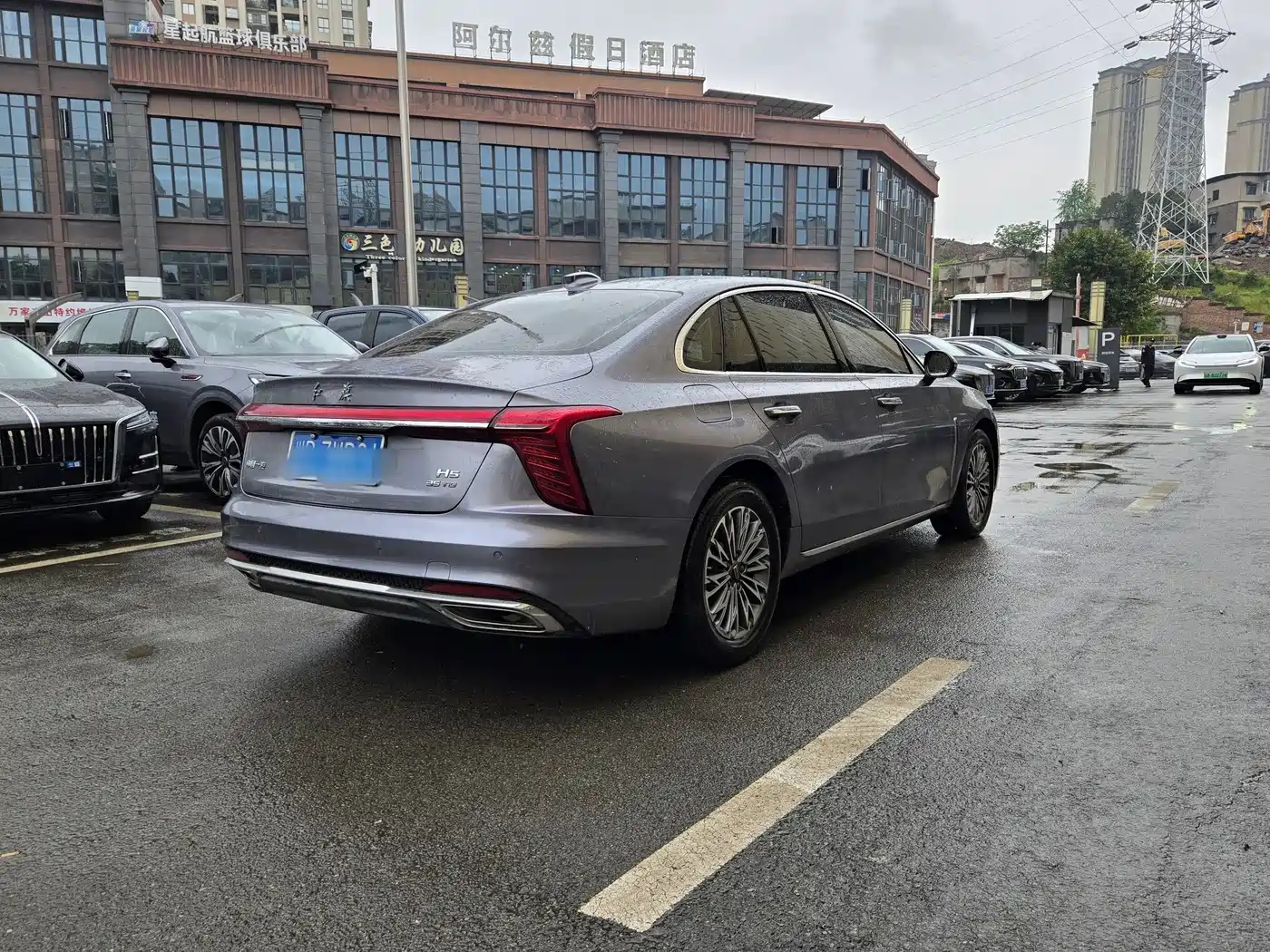 Hongqi H5 2025 1.5T DCT Flag Rhythm 500,000 Units Memorial Edition фото 4