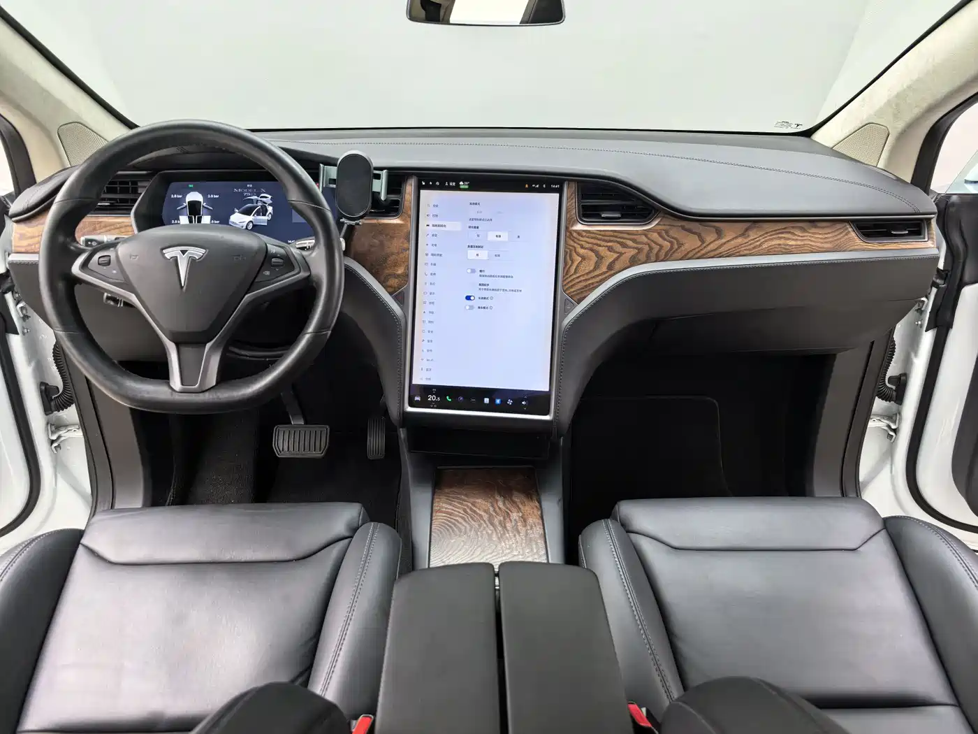 TESLA MODEL X