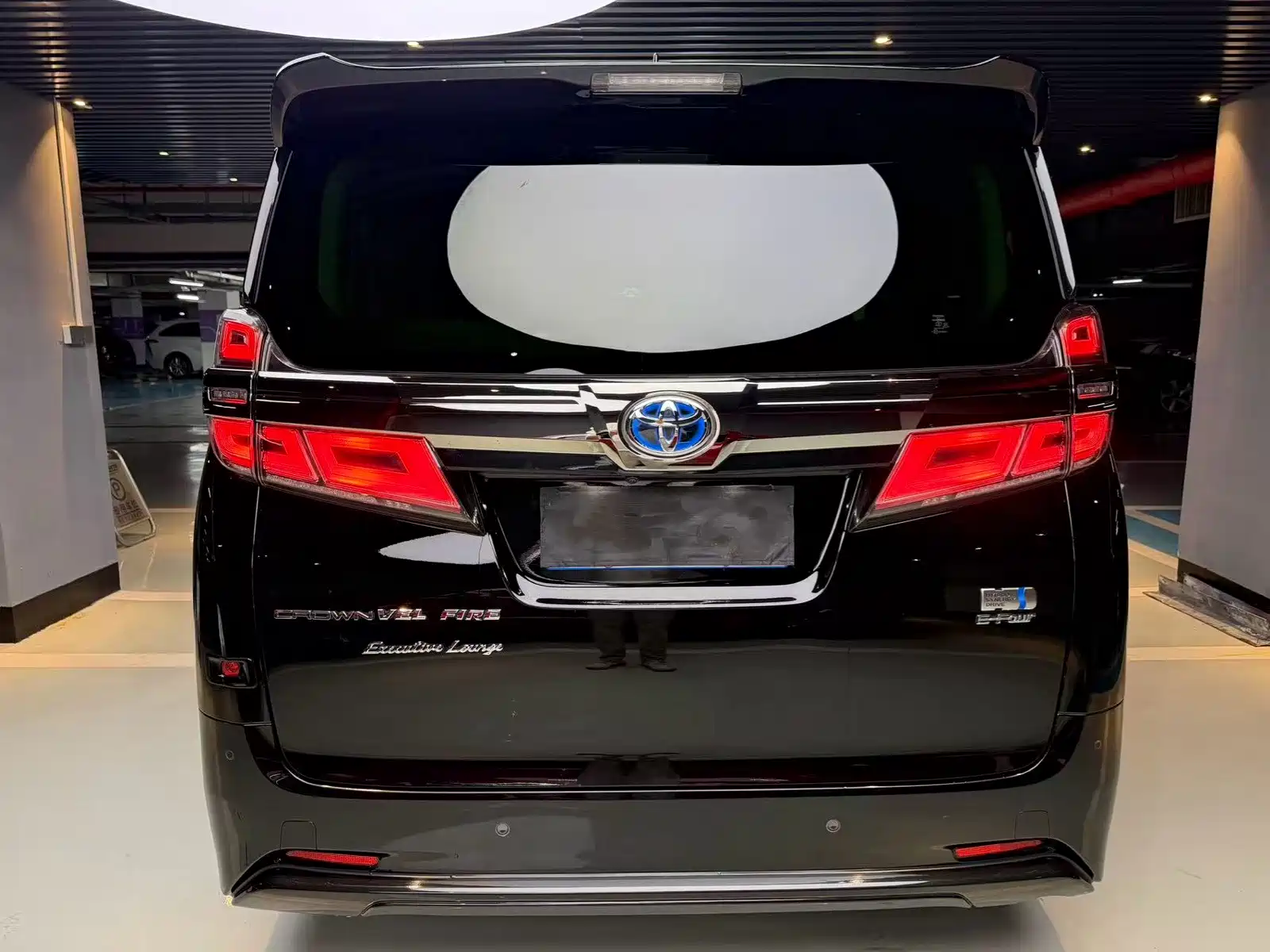 Фото 4 - Toyota Vellfire