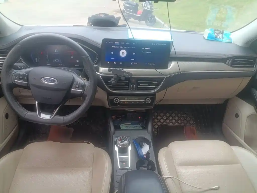 Ford Focus 2022 2021 Sedan EcoBoost 180 Auto Trend
