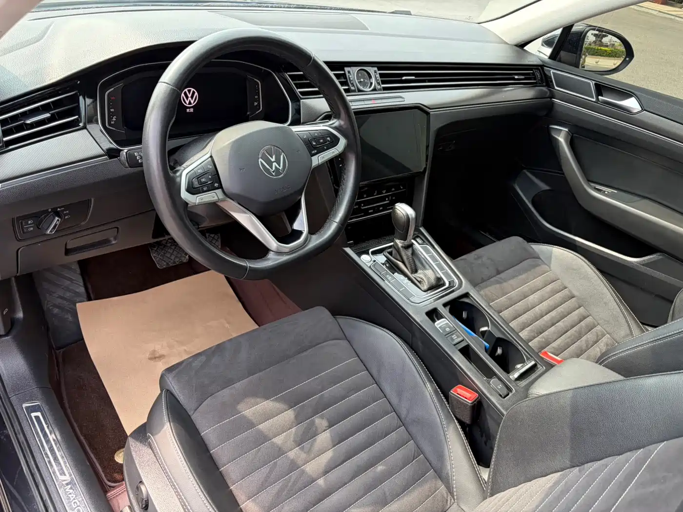 Volkswagen Magotan 2021 330TSI DSG 30th Anniversary Edition фото 6