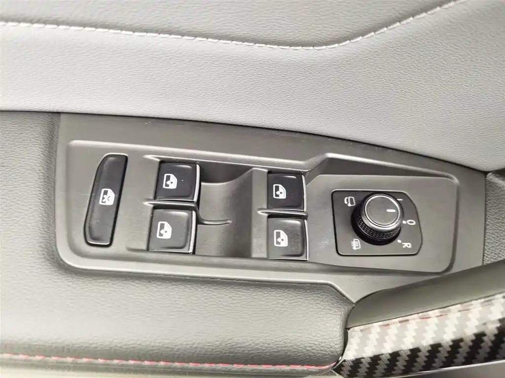 VOLKSWAGEN TIGUAN L NEW ENERGY