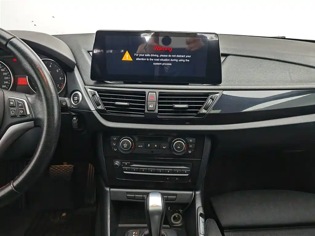 BMW X1 2013 sDrive18i Sport Design Package фото 12