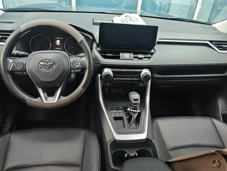 Toyota RAV4 Rongfang 2023 2.0L CVT 2WD Urban Edition фото 12